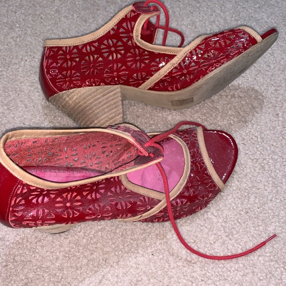 Chanii.B heels! - Picture 2 of 2